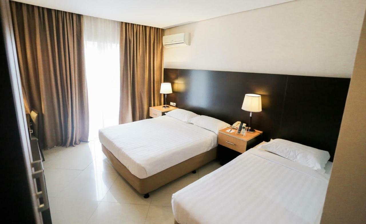 The Lake Hotel Tagaytay Tagaytay City Екстериор снимка