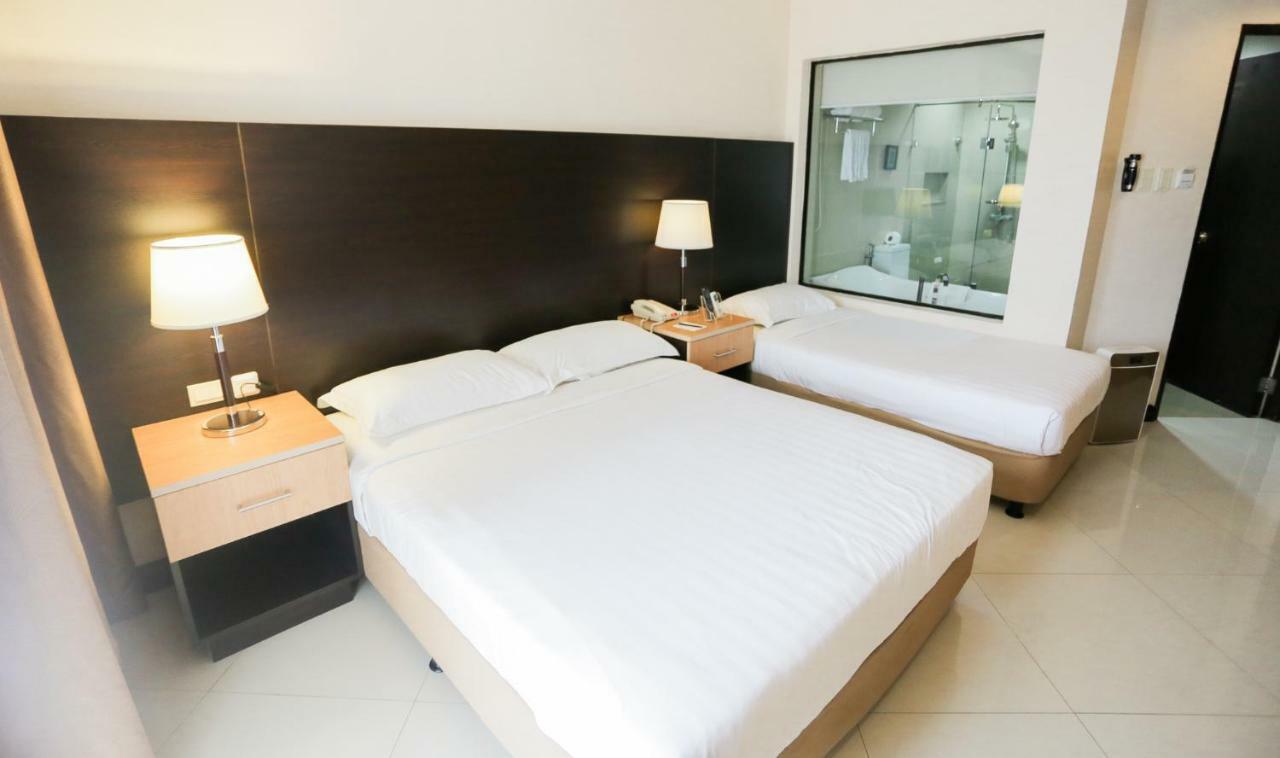 The Lake Hotel Tagaytay Tagaytay City Екстериор снимка