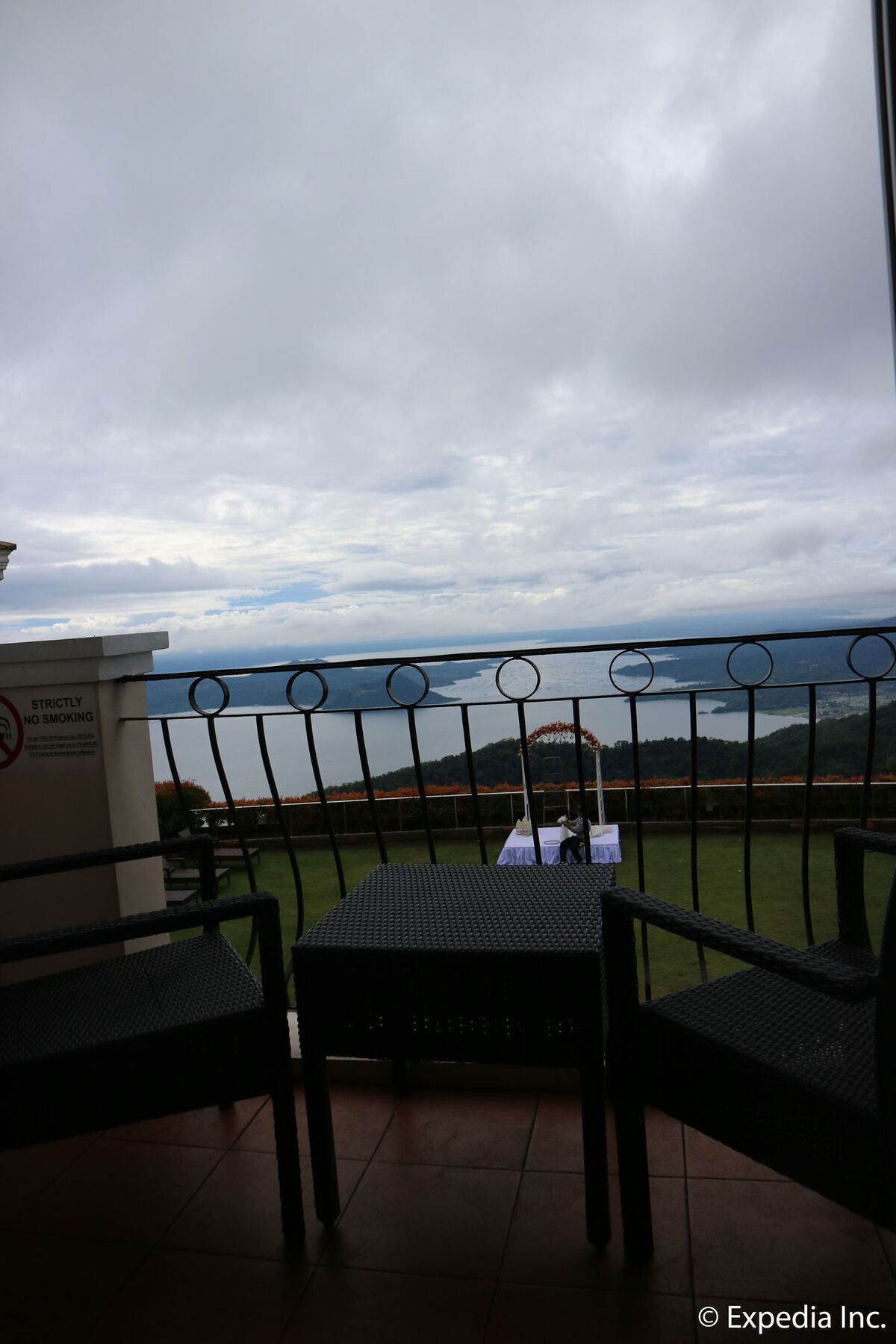 The Lake Hotel Tagaytay Tagaytay City Екстериор снимка