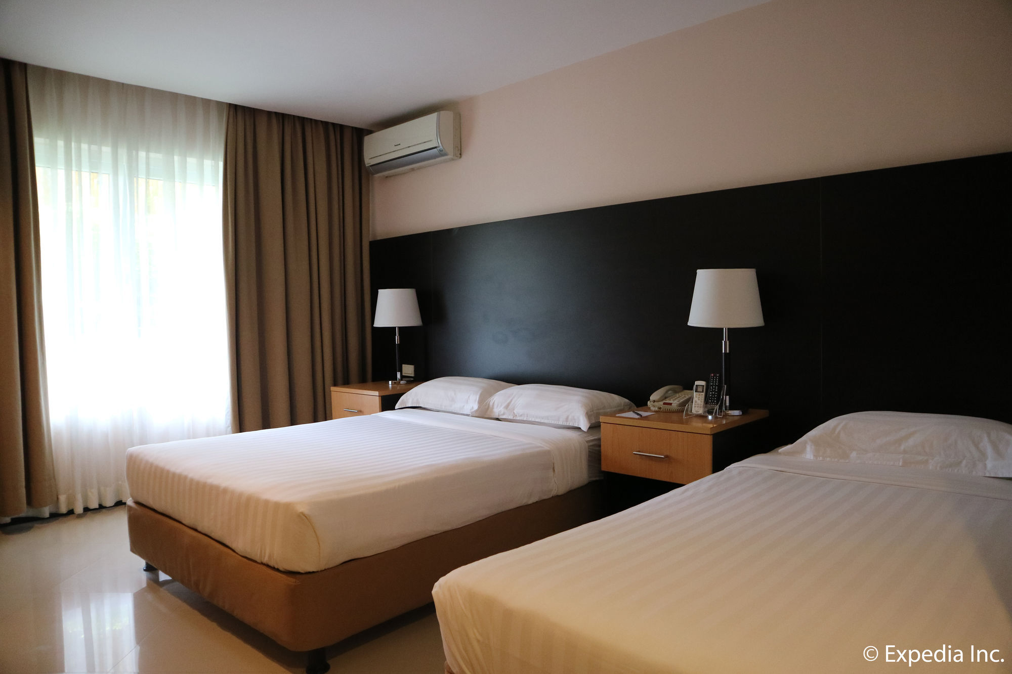 The Lake Hotel Tagaytay Tagaytay City Екстериор снимка