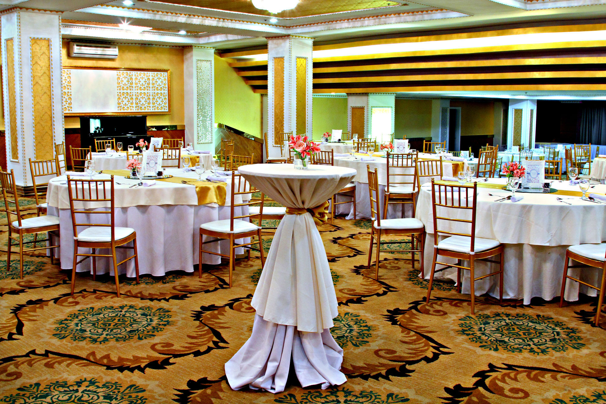 The Lake Hotel Tagaytay Tagaytay City Екстериор снимка