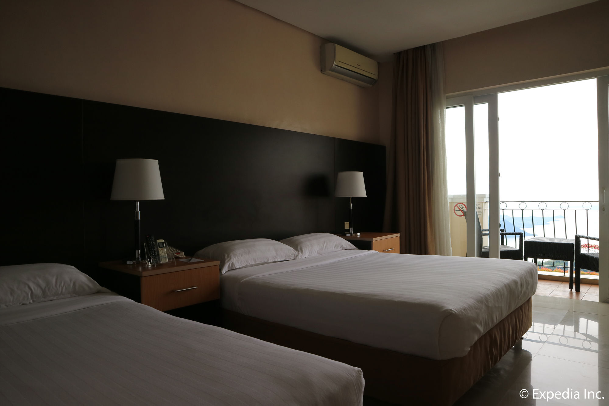 The Lake Hotel Tagaytay Tagaytay City Екстериор снимка